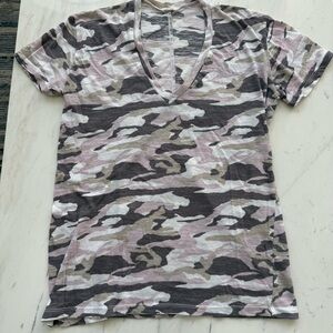 Monrow Camouflage V-Neck Tee - Gray and Pink